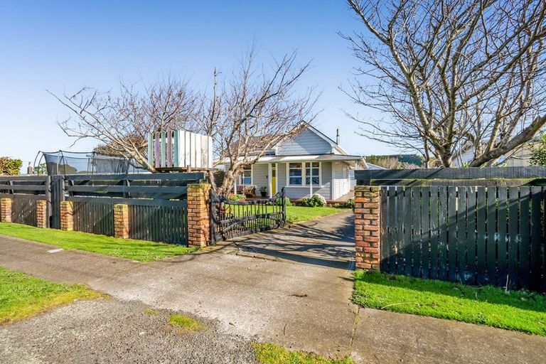 Photo of property in 2 Ohawe Terrace, Ohawe, Hawera, 4671