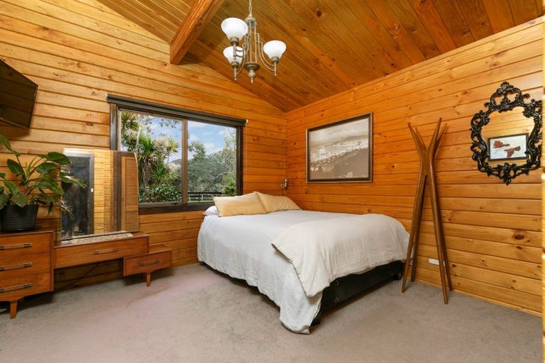 Photo of property in 19-21 Mountain Road, Henderson Valley, Auckland, 0612