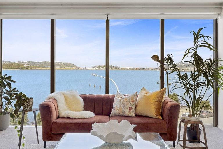 Photo of property in Patent 326 Apartments, 407s/326 Evans Bay Parade, Hataitai, Wellington, 6021