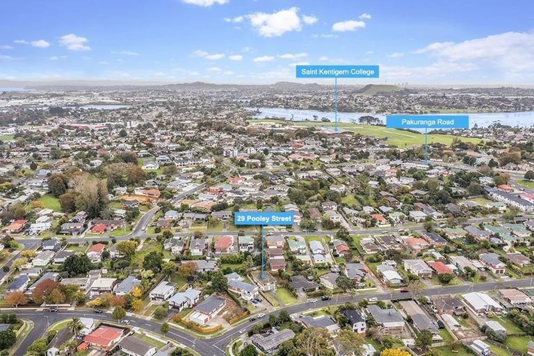 Photo of property in 29 Pooley Street, Pakuranga Heights, Auckland, 2010
