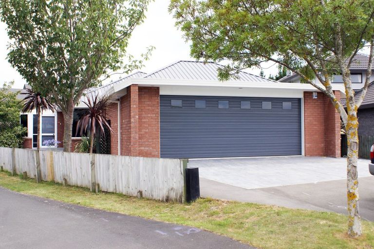 Photo of property in 15 Millcroft Place, Parklands, Christchurch, 8083