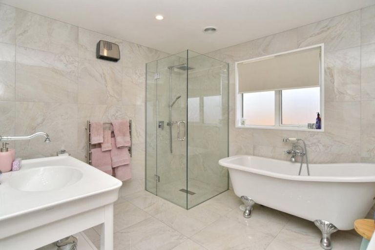 Photo of property in 221 Cavendish Road, Casebrook, Christchurch, 8051