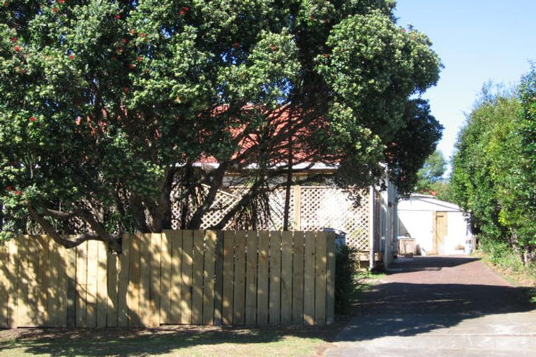 Photo of property in 119 Mcleod Road, Te Atatu South, Auckland, 0610