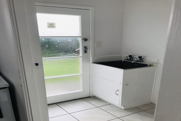 Photo of property in 5/85 Edmonton Road, Henderson, Auckland, 0612