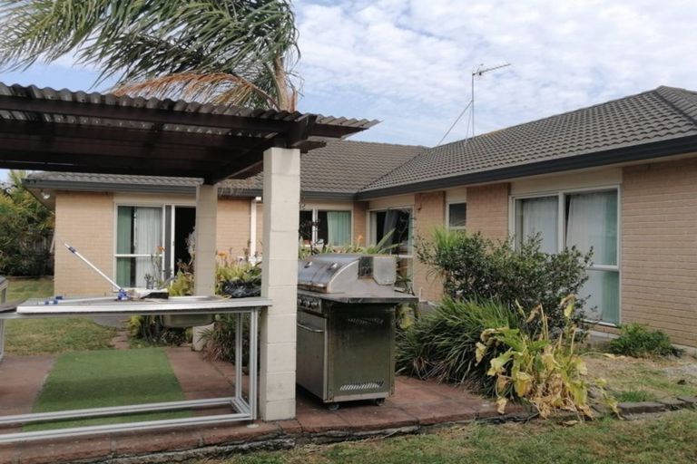 Photo of property in 12 Mellefont Close, East Tamaki Heights, Auckland, 2016