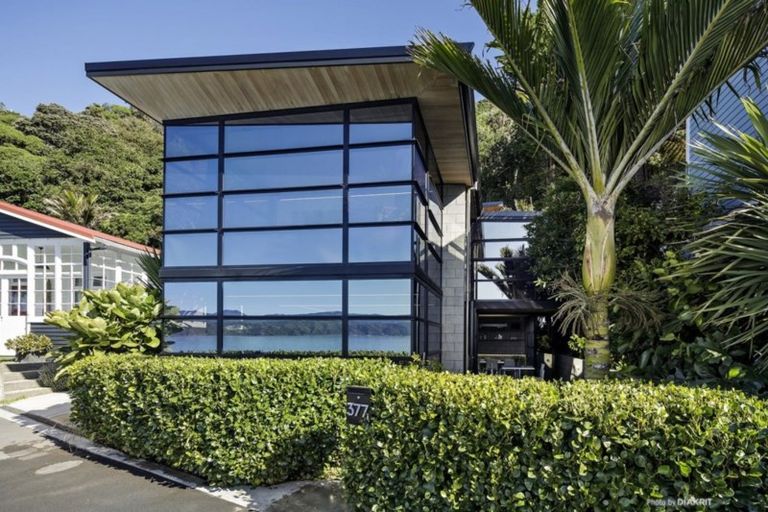 Photo of property in 377a Karaka Bay Road, Karaka Bays, Wellington, 6022
