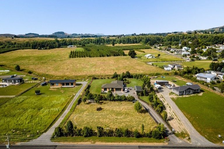 Photo of property in 28 Pourerere Road, Waipawa, 4271