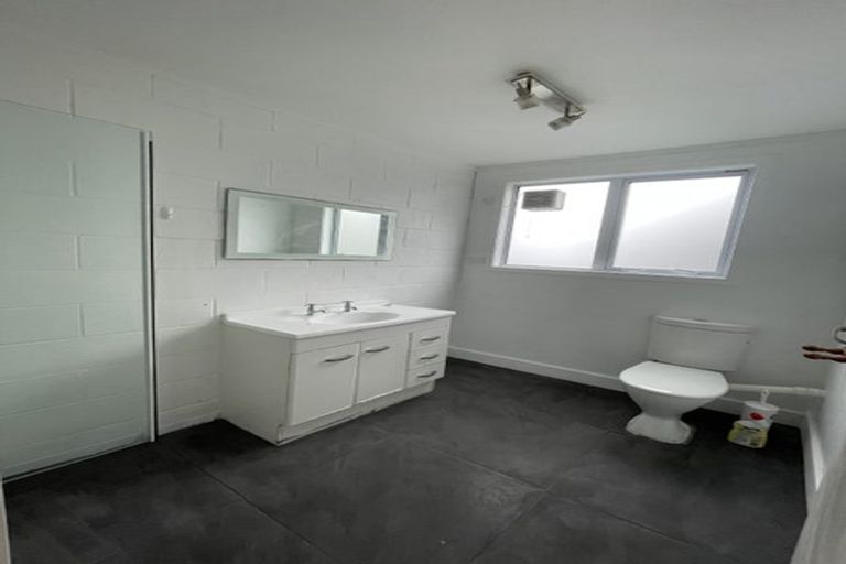 Photo of property in 102u1 Lyall Parade, Lyall Bay, Wellington, 6022