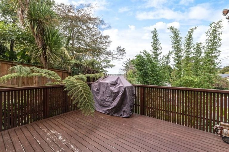 Photo of property in 25 Shetland Street, Glen Eden, Auckland, 0602