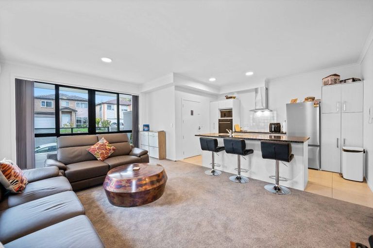 Photo of property in 20/11 Carlos Drive, Flat Bush, Auckland, 2016