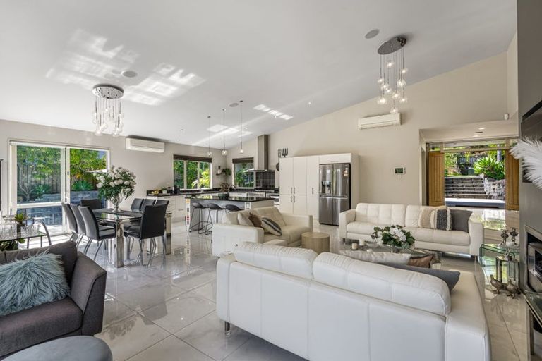 Photo of property in 29 Schopolo Place, Schnapper Rock, Auckland, 0632