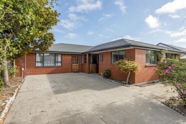 Photo of property in 1 Roche Avenue, Upper Riccarton, Christchurch, 8041