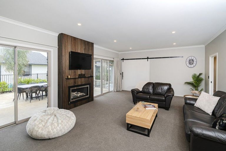 Photo of property in 15 Lady Jocelyn Place, Whitianga, 3510