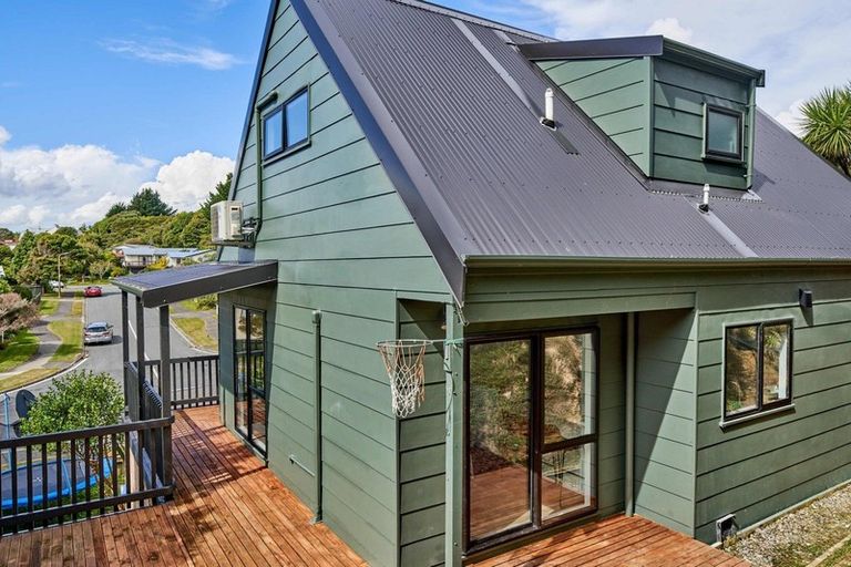 Photo of property in 63 Omapere Street, Whitby, Porirua, 5024