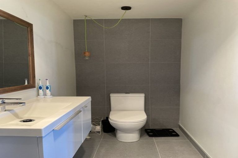 Photo of property in 28 Harbour View Road, Te Atatu Peninsula, Auckland, 0610