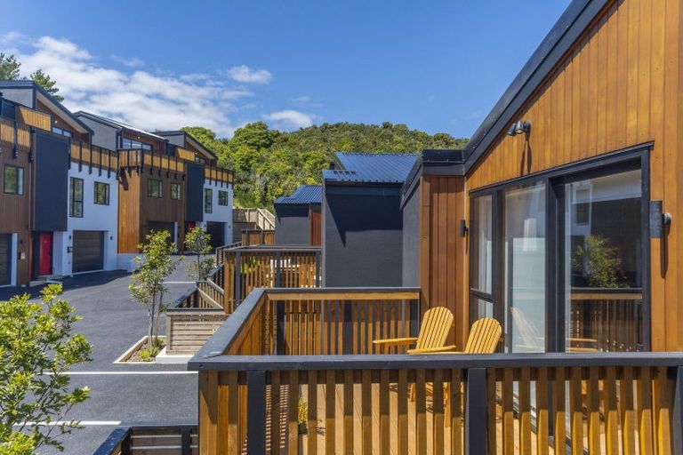 Photo of property in 6 Stockden Place, Karori, Wellington, 6012