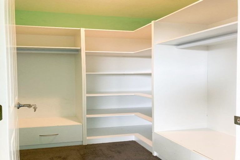 Photo of property in 18 Piriti Drive, Te Atatu Peninsula, Auckland, 0610