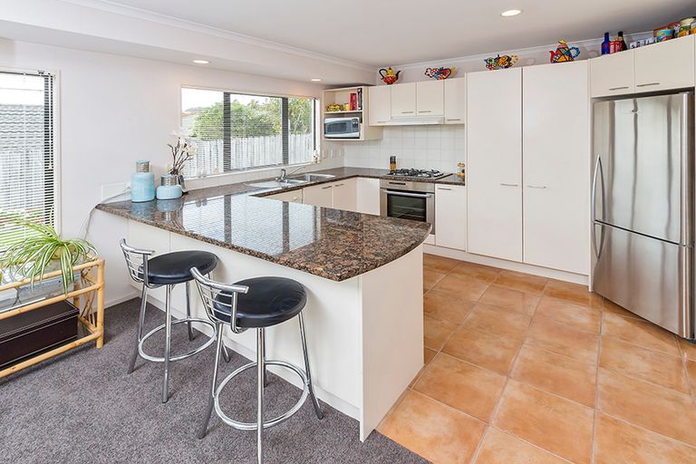 Photo of property in 20 Moyrus Crescent, East Tamaki Heights, Auckland, 2016