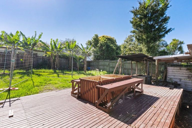 Photo of property in 81 Onewa Road, Northcote, Auckland, 0627