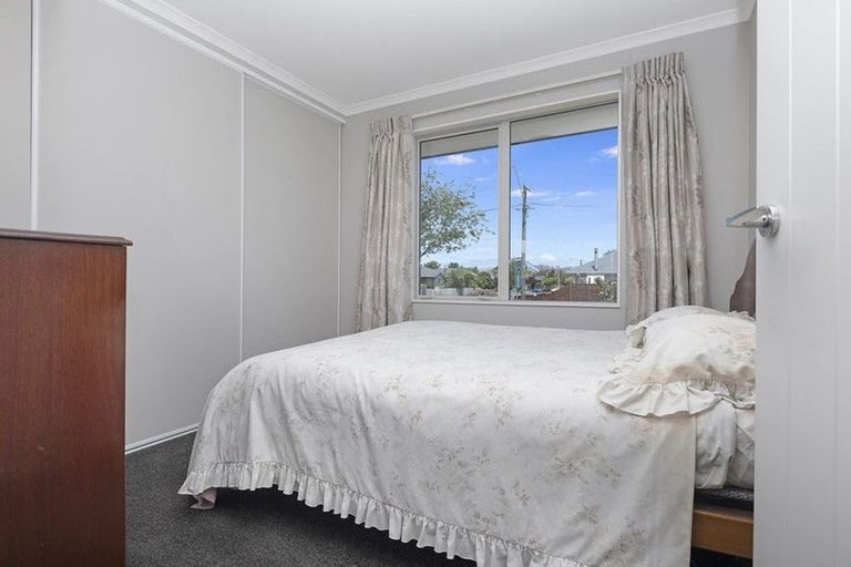 Photo of property in 215 Mairehau Road, Burwood, Christchurch, 8083
