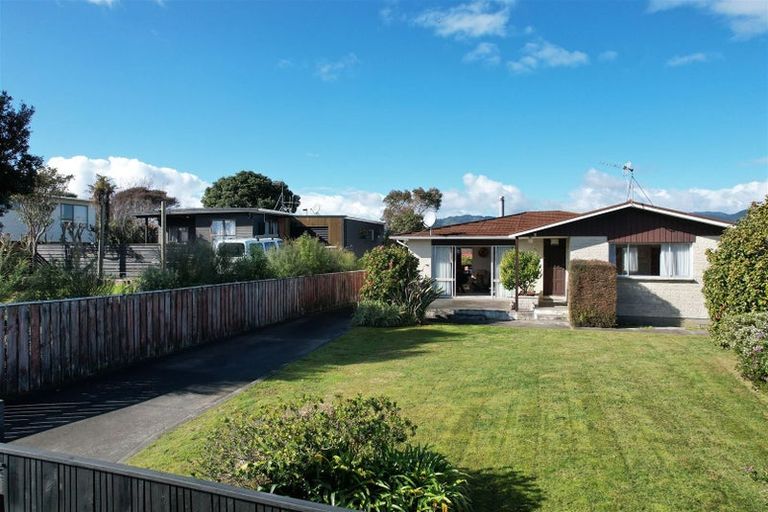 Photo of property in 80 Gray Avenue, Paraparaumu Beach, Paraparaumu, 5032