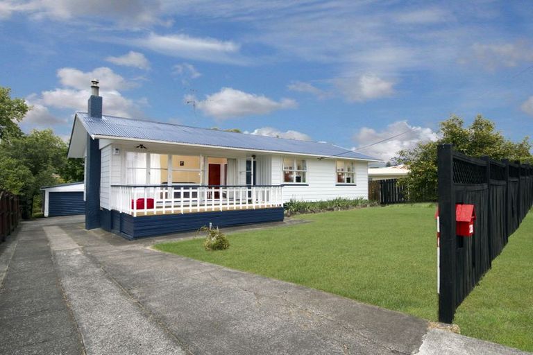 Photo of property in 22 Sarona Avenue, Glen Eden, Auckland, 0602