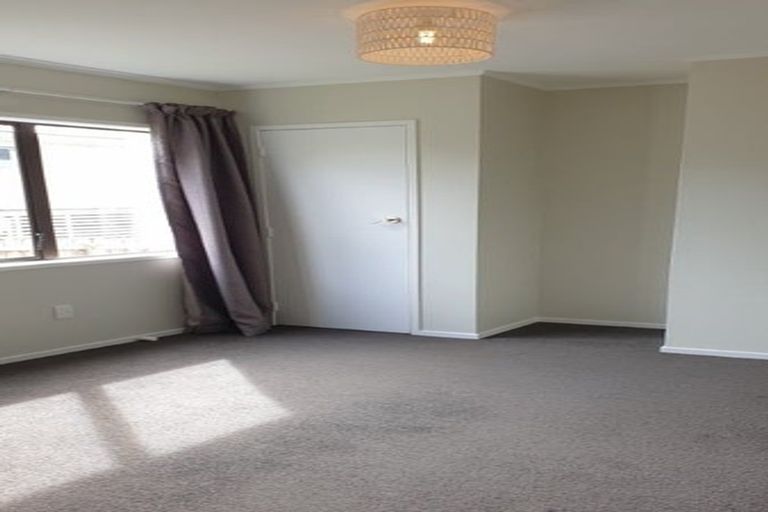 Photo of property in 14 Packham Place, Beach Haven, Auckland, 0626