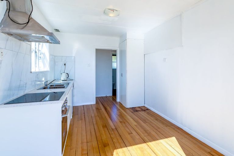 Photo of property in 18 Humphrey Kemp Avenue, Henderson, Auckland, 0612