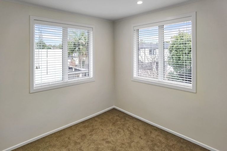 Photo of property in 27 Marsh Avenue, Forrest Hill, Auckland, 0620