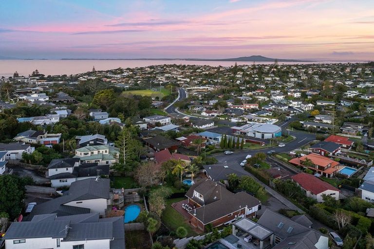 Photo of property in 17 Noumea Place, Mairangi Bay, Auckland, 0630