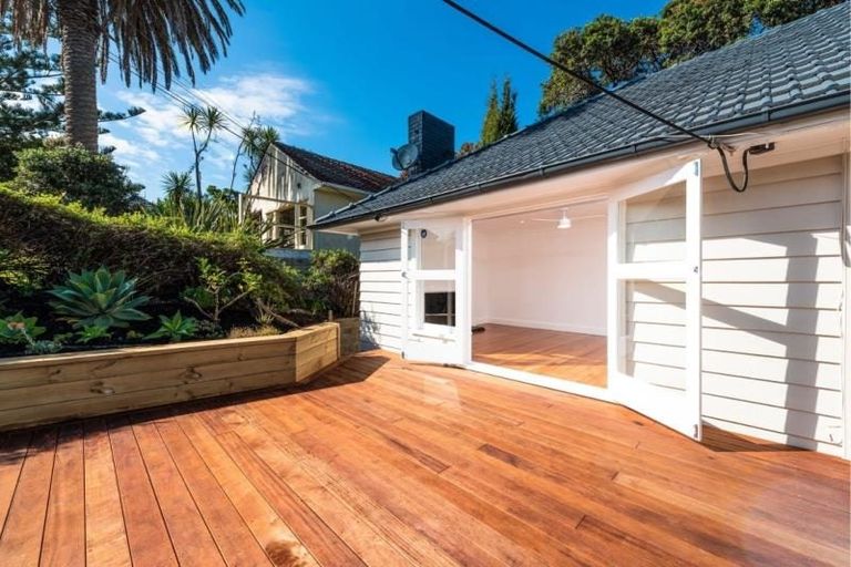 Photo of property in 59 Hanlon Crescent, Narrow Neck, Auckland, 0624