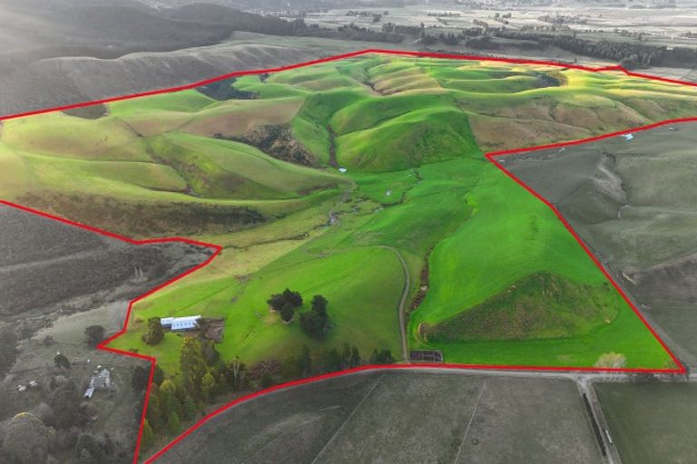 Photo of property in 16 Bay Road, Purakaunui, 9081
