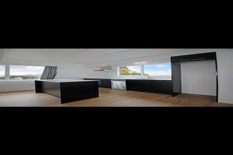 Photo of property in 18 Edgerton Road, Te Atatu Peninsula, Auckland, 0610