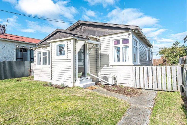 Photo of property in 20 Manuka Street, Castlecliff, Whanganui, 4501