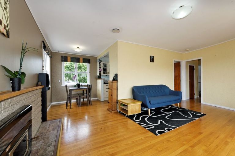 Photo of property in 22 Sarona Avenue, Glen Eden, Auckland, 0602