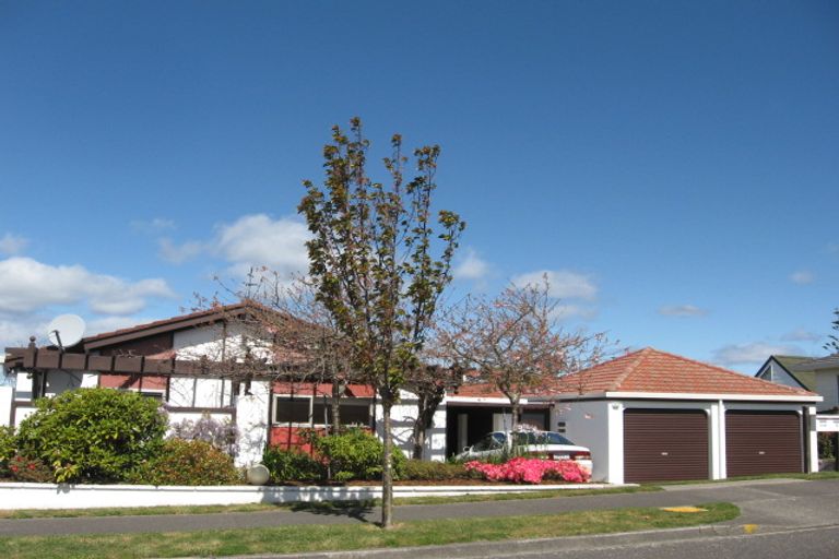 Photo of property in 10 Kinder Street, Acacia Bay, Taupo, 3330