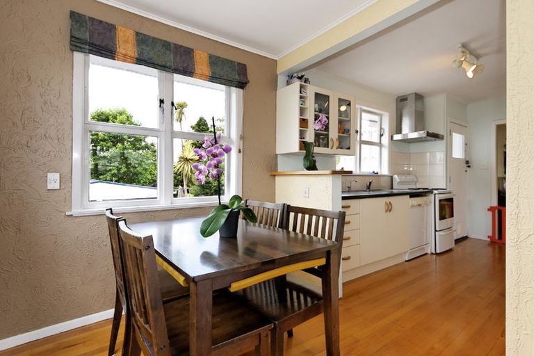 Photo of property in 22 Sarona Avenue, Glen Eden, Auckland, 0602