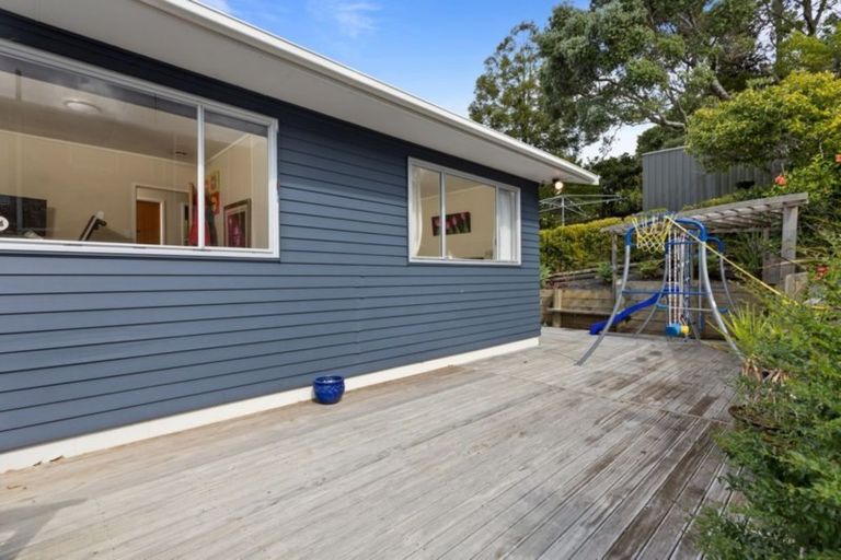 Photo of property in 52 Ayton Drive, Totara Vale, Auckland, 0629