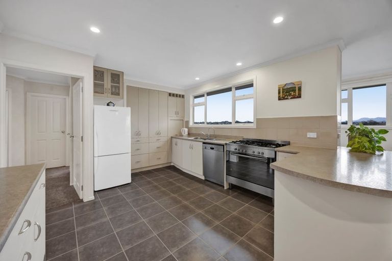 Photo of property in 21 Longview Drive, Merrilands, New Plymouth, 4312