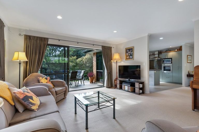 Photo of property in 11 Grovenor Drive, Orewa, 0931