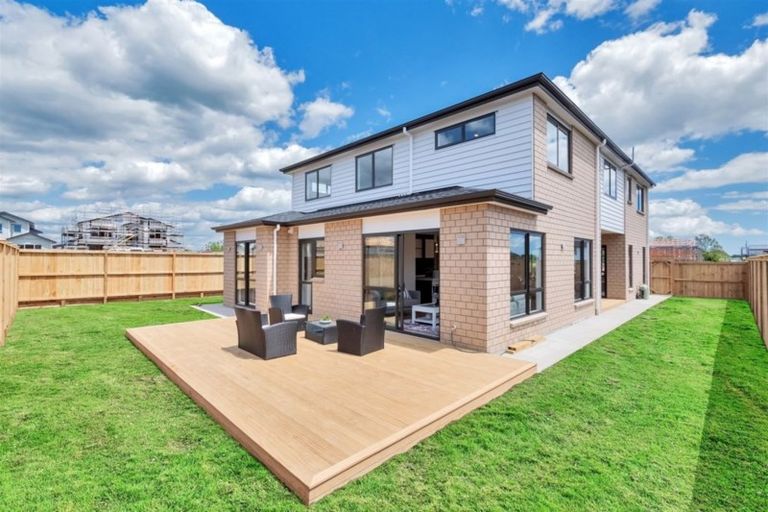 Photo of property in 1 Huahua Crescent, Papakura, 2110