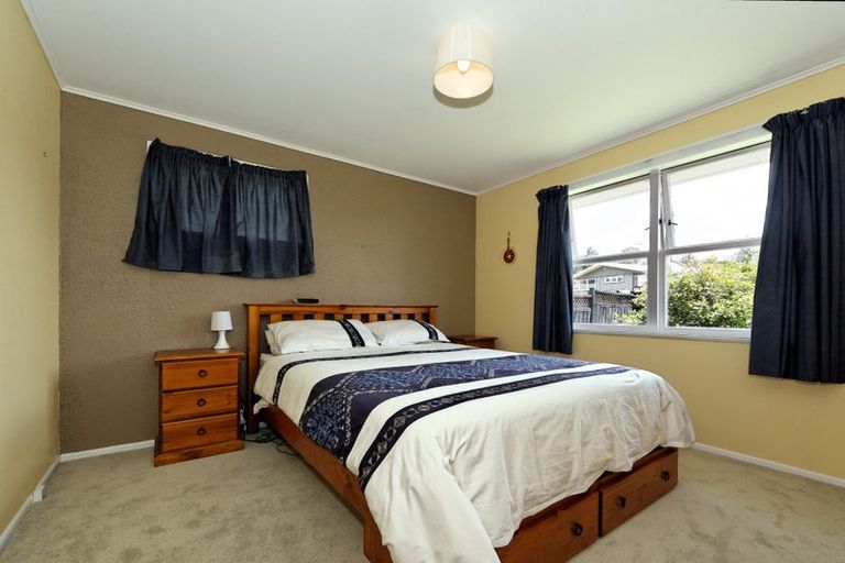 Photo of property in 22 Sarona Avenue, Glen Eden, Auckland, 0602