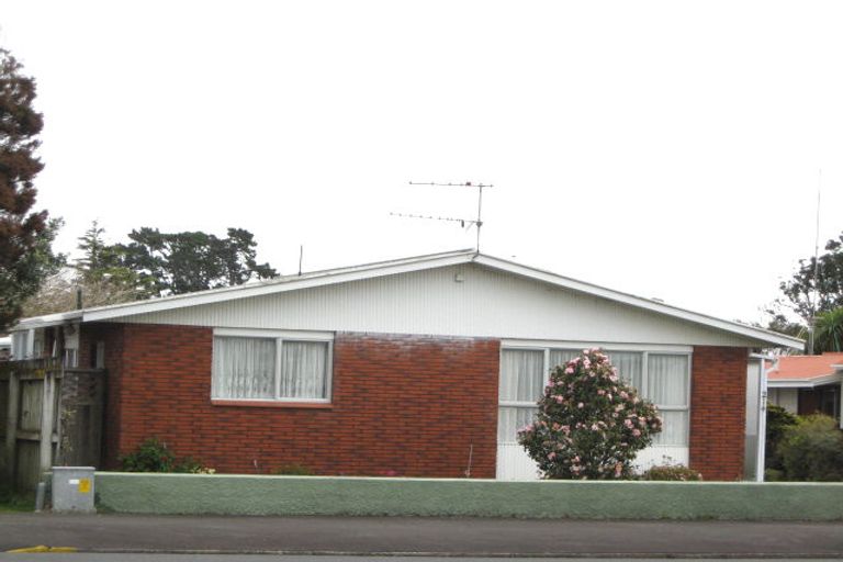Photo of property in 1/214 Coronation Avenue, Welbourn, New Plymouth, 4310
