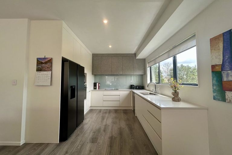 Photo of property in 2/13 Oteha Valley Road, Northcross, Auckland, 0632