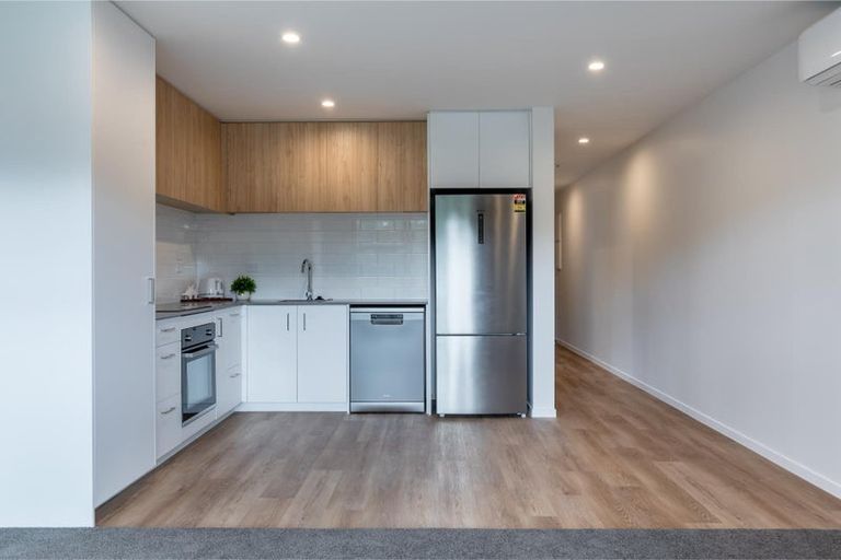 Photo of property in 4 Tuputupu Drive, Kumeu, 0810
