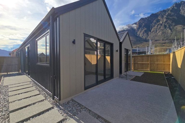 Photo of property in 13 Goldfinch Drive, Jacks Point, 9371