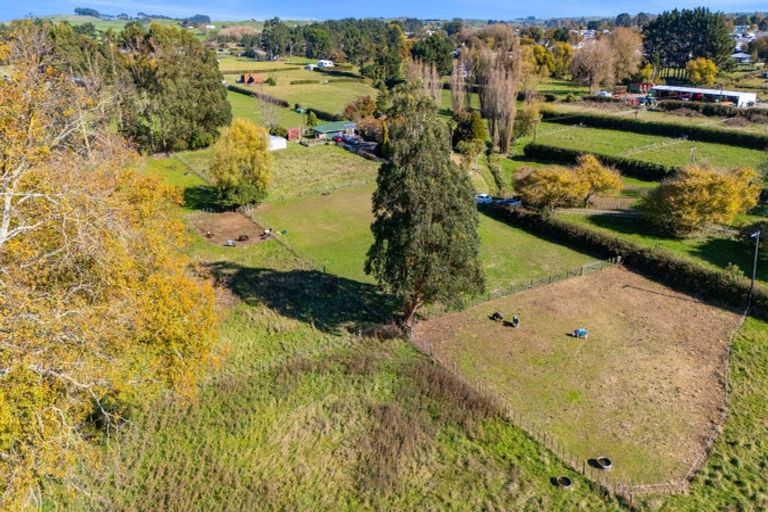 Photo of property in 44 Rawhitiroa Road, Eltham, 4322