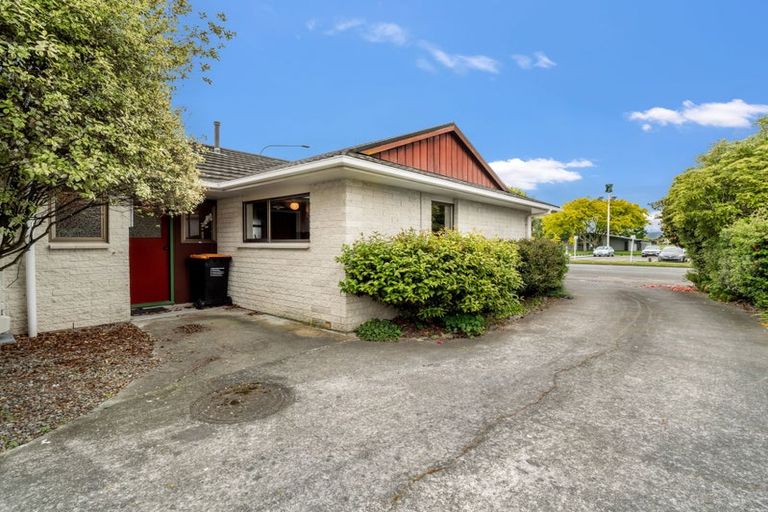 Photo of property in 250-252 Albert Street, Hokowhitu, Palmerston North, 4410