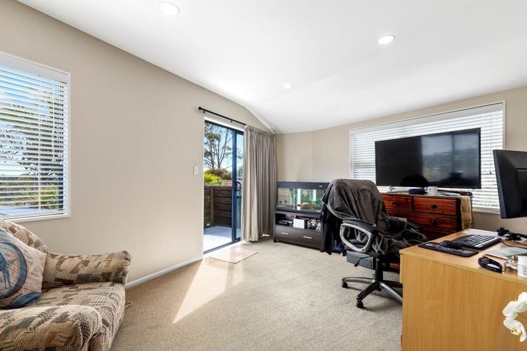 Photo of property in 20 Holt Avenue, Torbay, Auckland, 0630