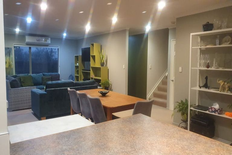 Photo of property in 10 Longbush Road, Te Atatu Peninsula, Auckland, 0610